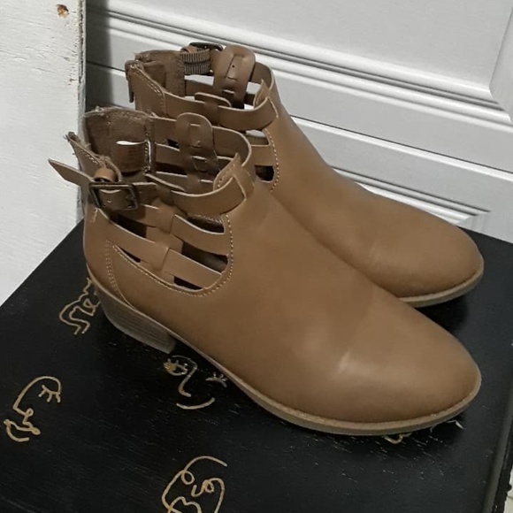 American Eagle Tan Reckless Booties Girls Size 2 - Picture 1 of 10